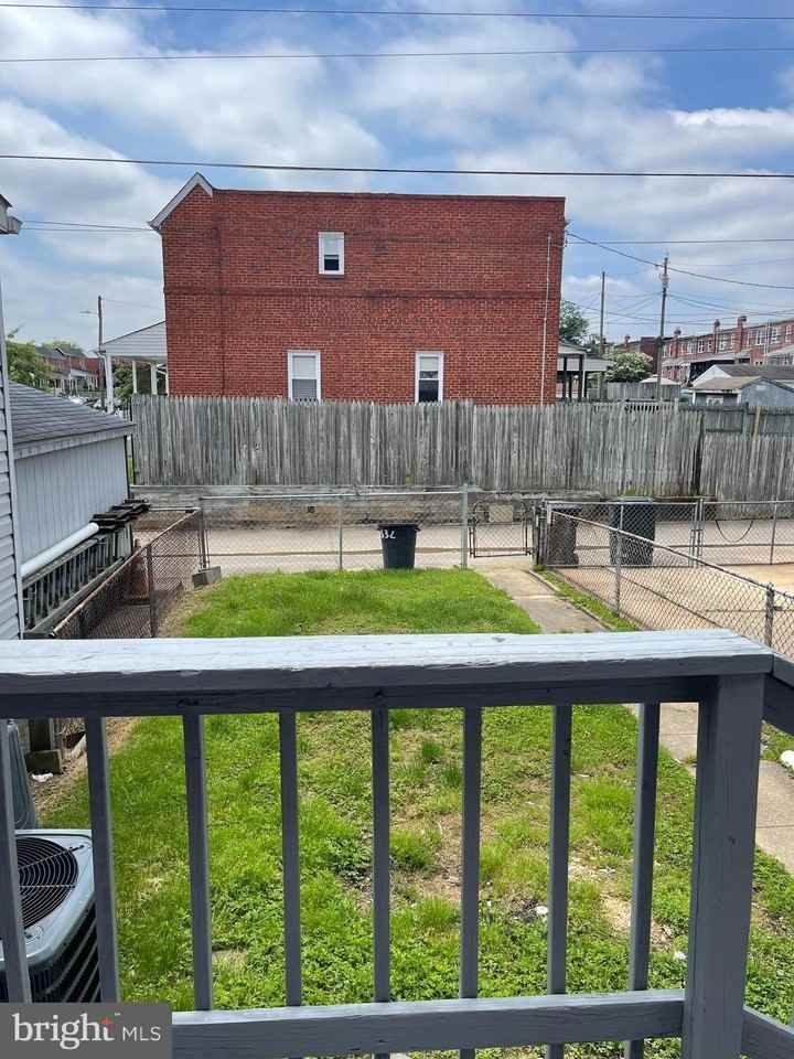 332 Endsleigh Ave - Photo 3 of 11