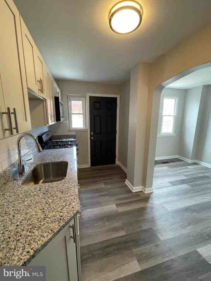 332 Endsleigh Ave - Photo 5 of 11
