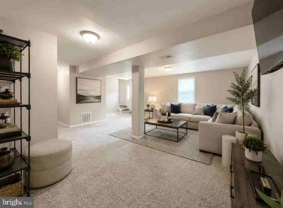6228 8th St - Photo 4 of 39