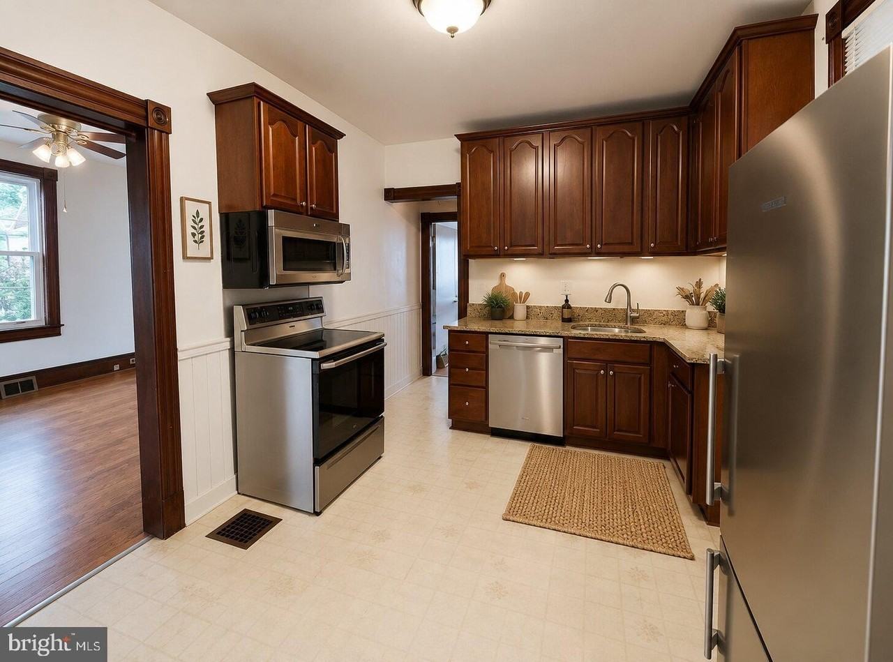 8 N Virginia Ave - Photo 2 of 26