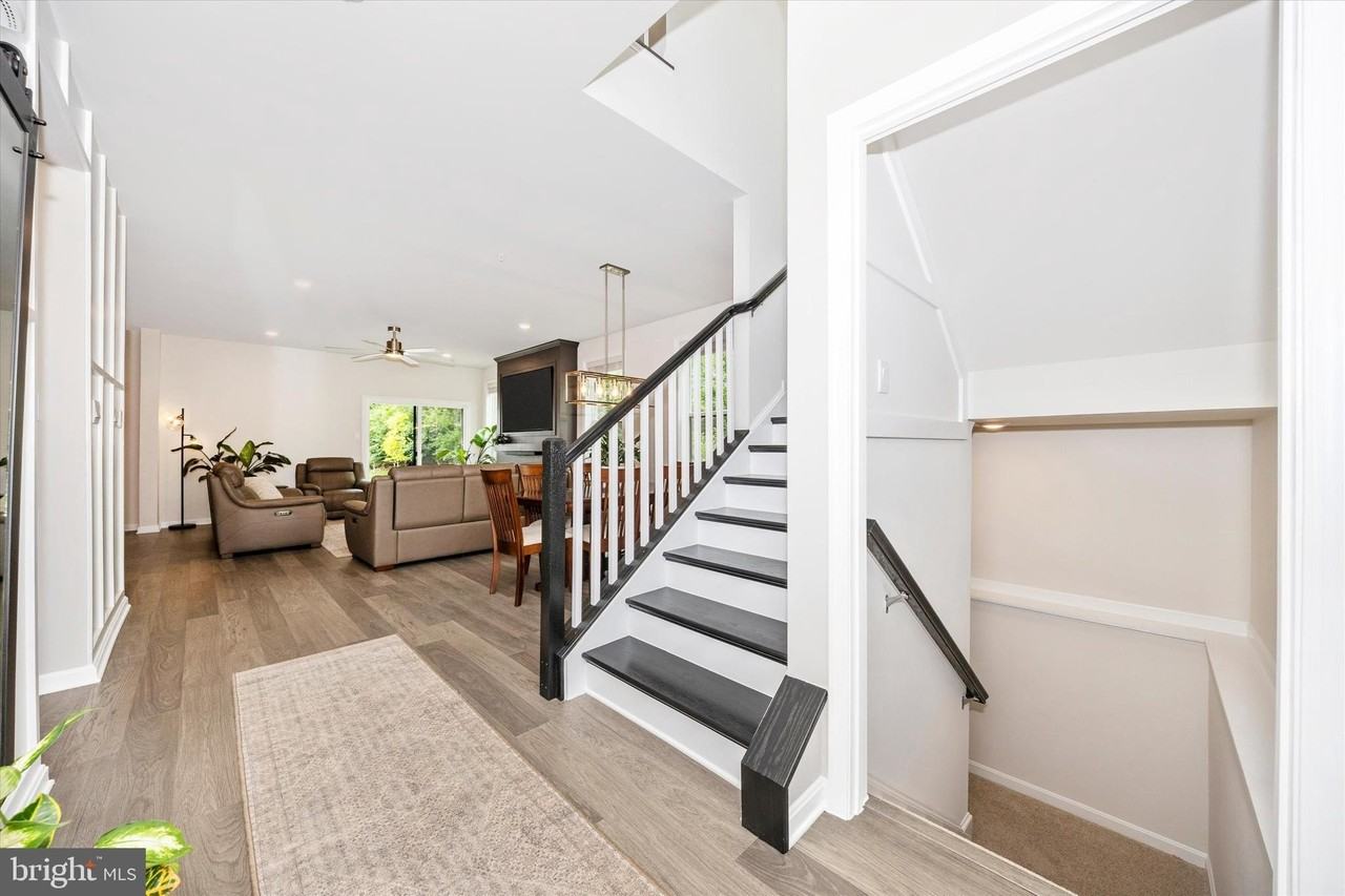 700 Bond St - Photo 4 of 49