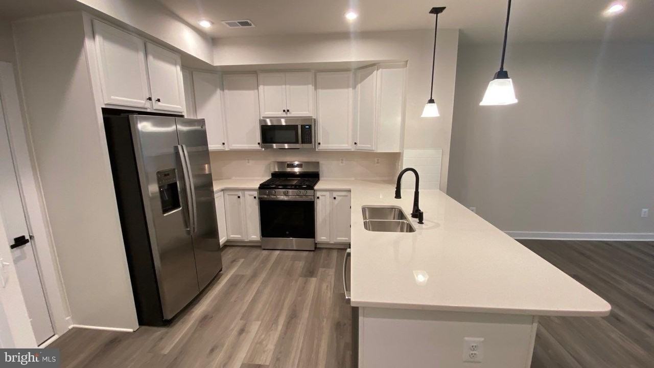 2528 Verona Pl #A - Photo 5 of 23
