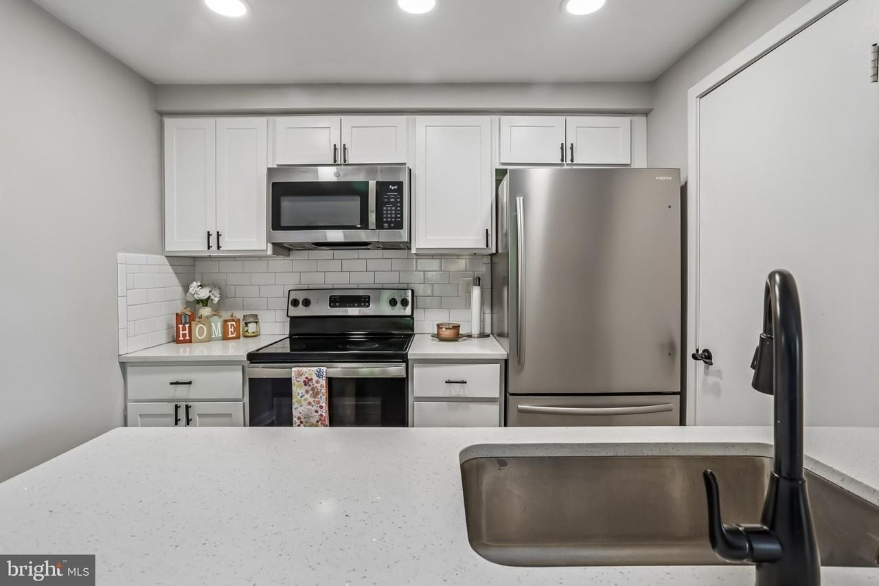 9705 Hellingly Pl #62 - Photo 7 of 26