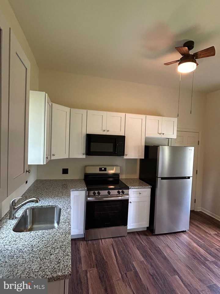 126 Washington Ave #1B - Photo 5 of 12
