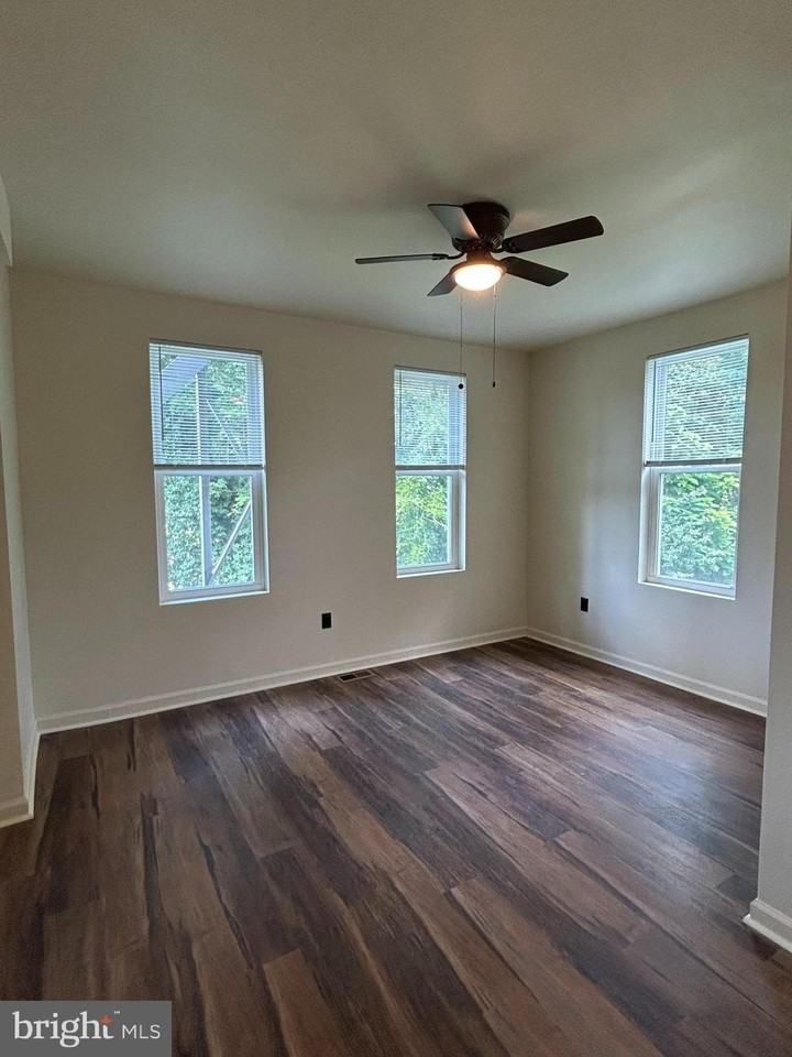 126 Washington Ave #1B - Photo 7 of 12