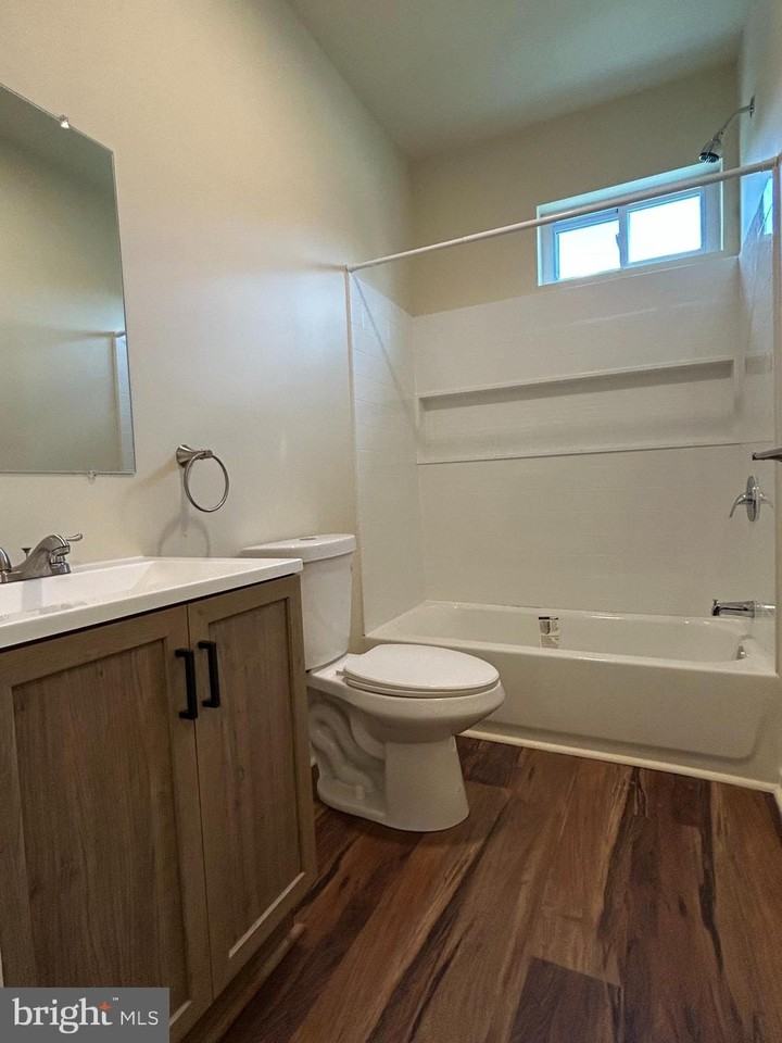 126 Washington Ave #1B - Photo 7 of 12