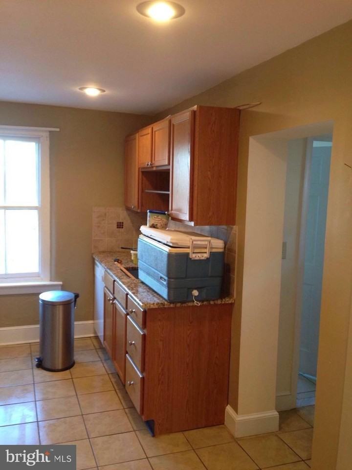230 W Ashland St - Photo 5 of 14