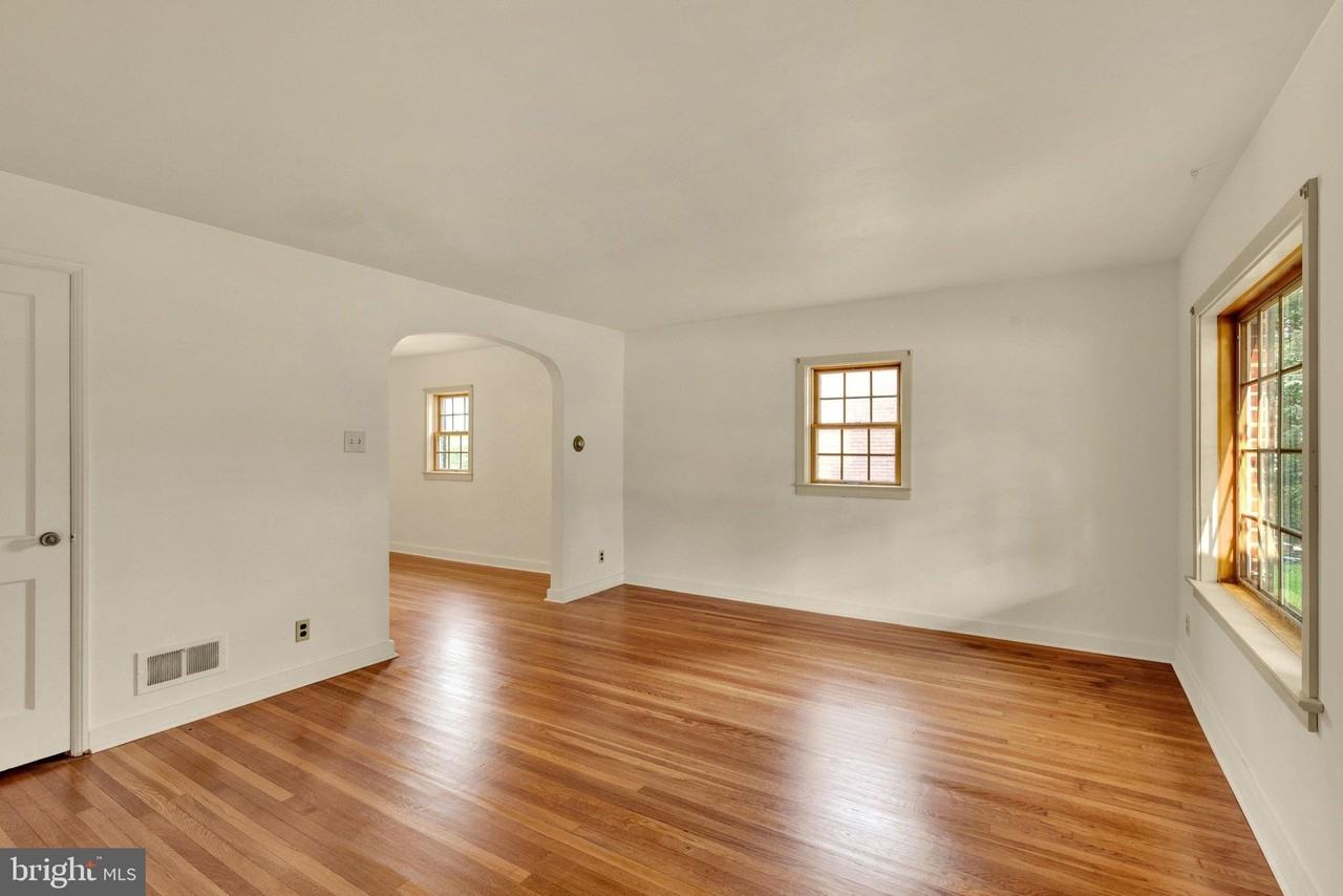 729 Skyline Dr - Photo 4 of 27