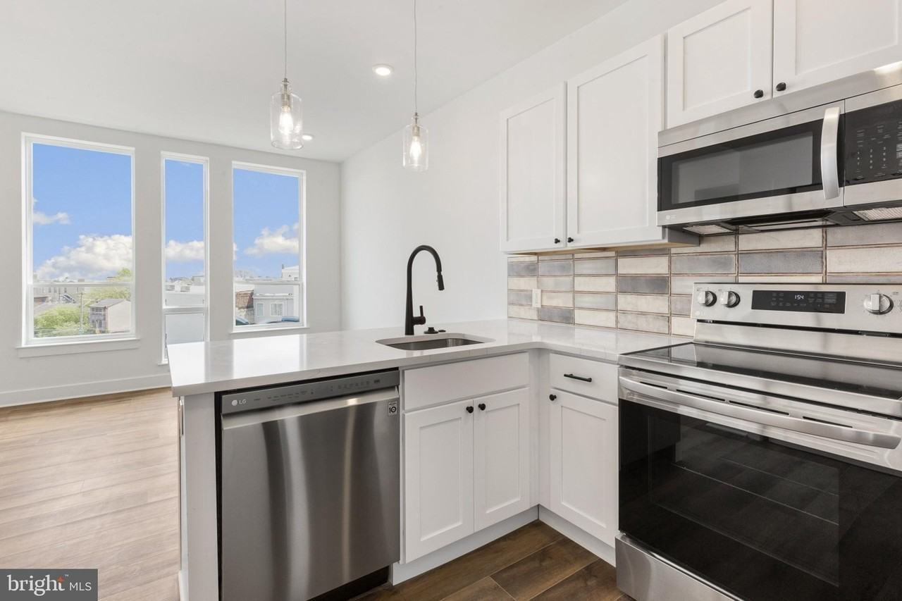 2214 N Front St #202 - Photo 3 of 24