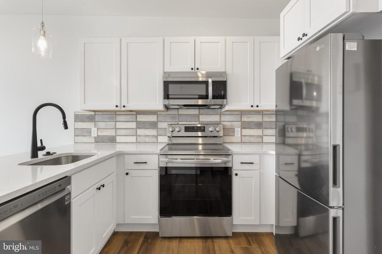 2214 N Front St #202 - Photo 4 of 24