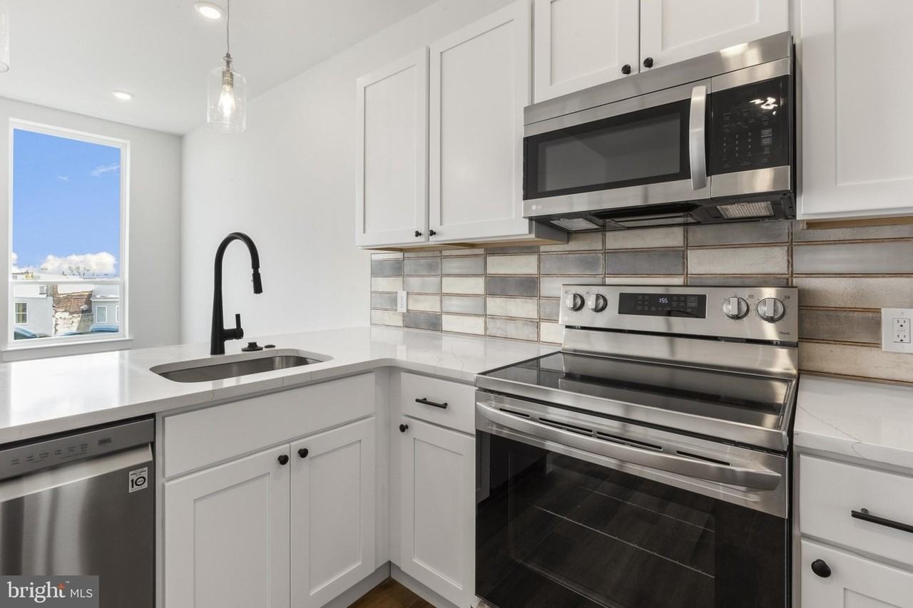 2214 N Front St #202 - Photo 7 of 24