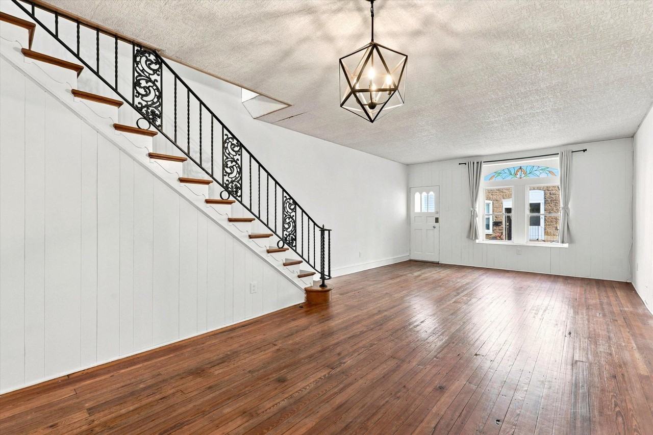 223 Wendover St - Photo 2 of 25