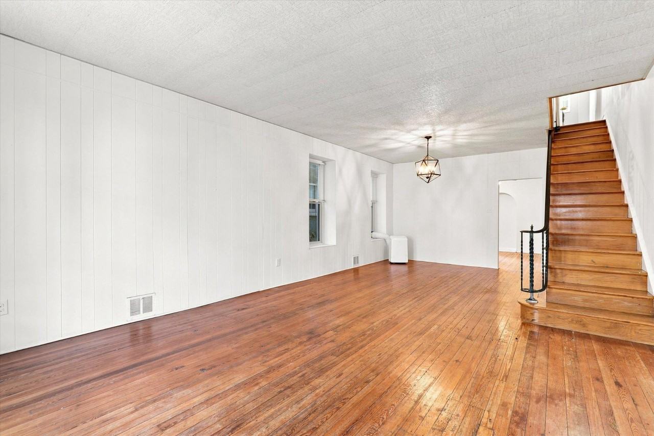 223 Wendover St - Photo 3 of 25