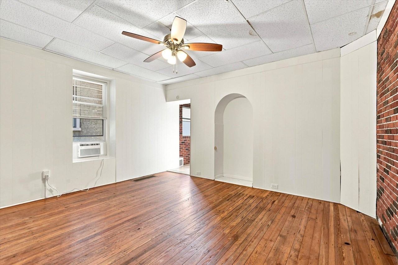 223 Wendover St - Photo 4 of 25