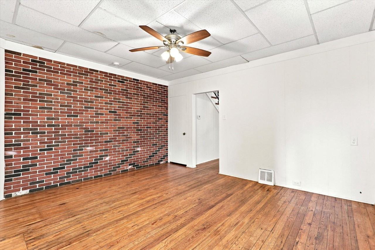 223 Wendover St - Photo 5 of 25
