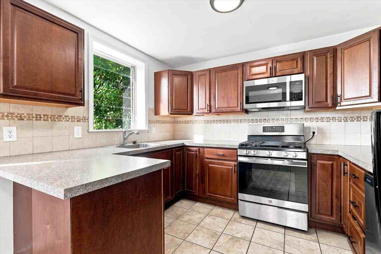 223 Wendover St - Photo 7 of 25