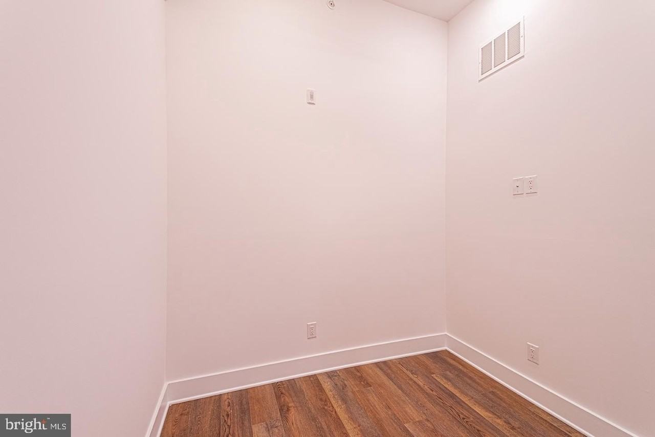 1211 Bainbridge St #2B - Photo 5 of 19