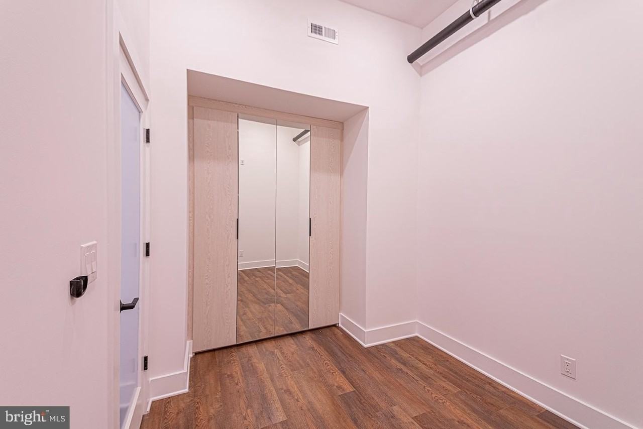1211 Bainbridge St #2B - Photo 7 of 19