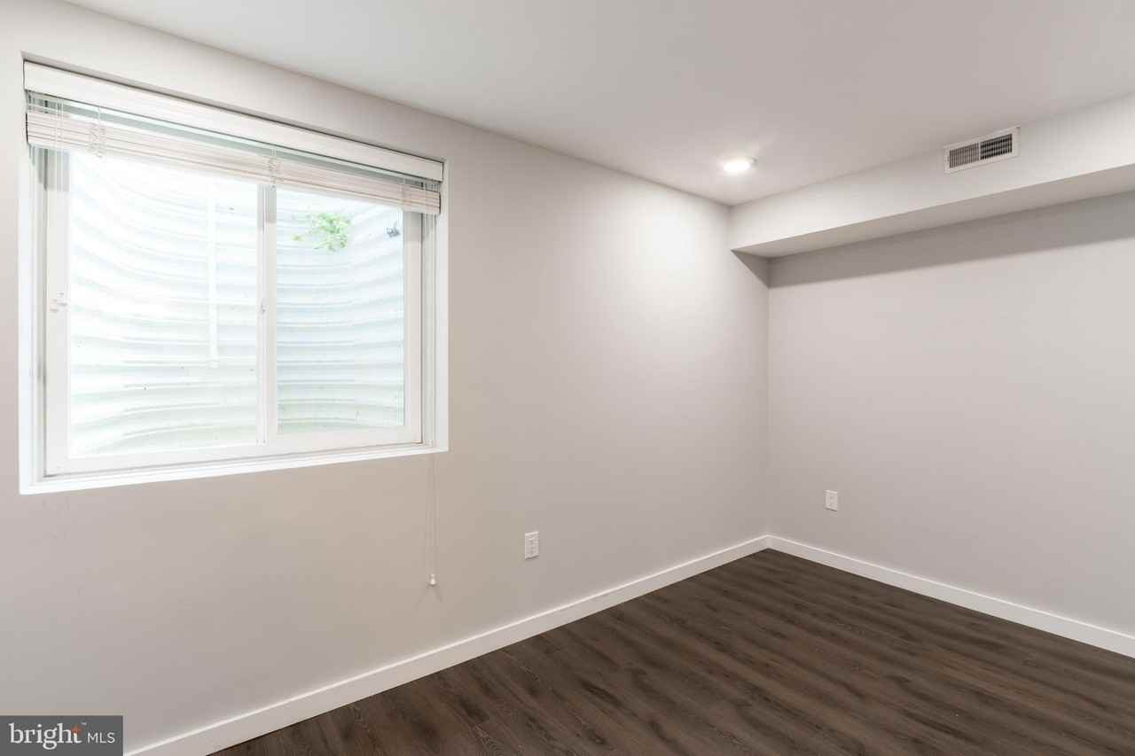 749 N 20th St #1 - Photo 4 of 19