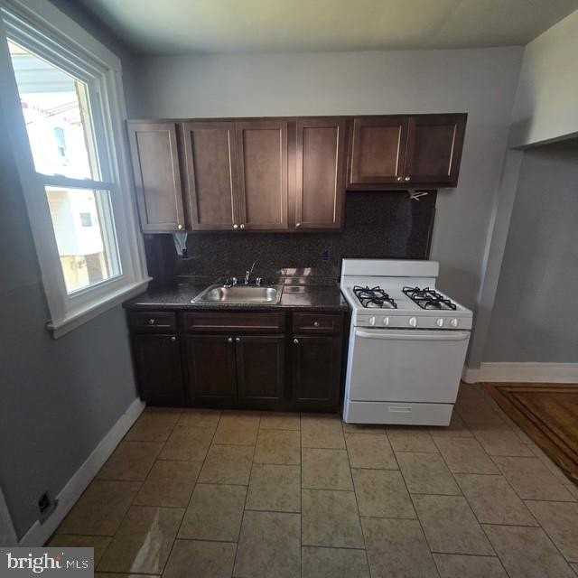 889 Marcella St - Photo 3 of 8