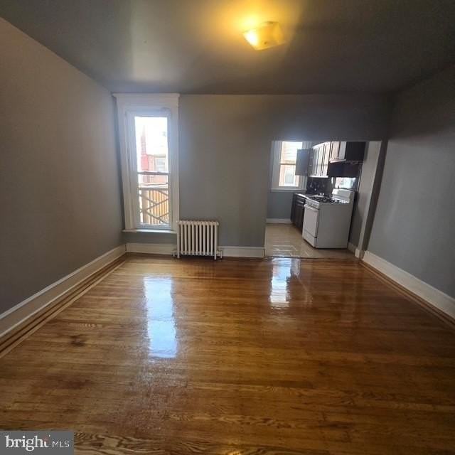 889 Marcella St - Photo 4 of 8