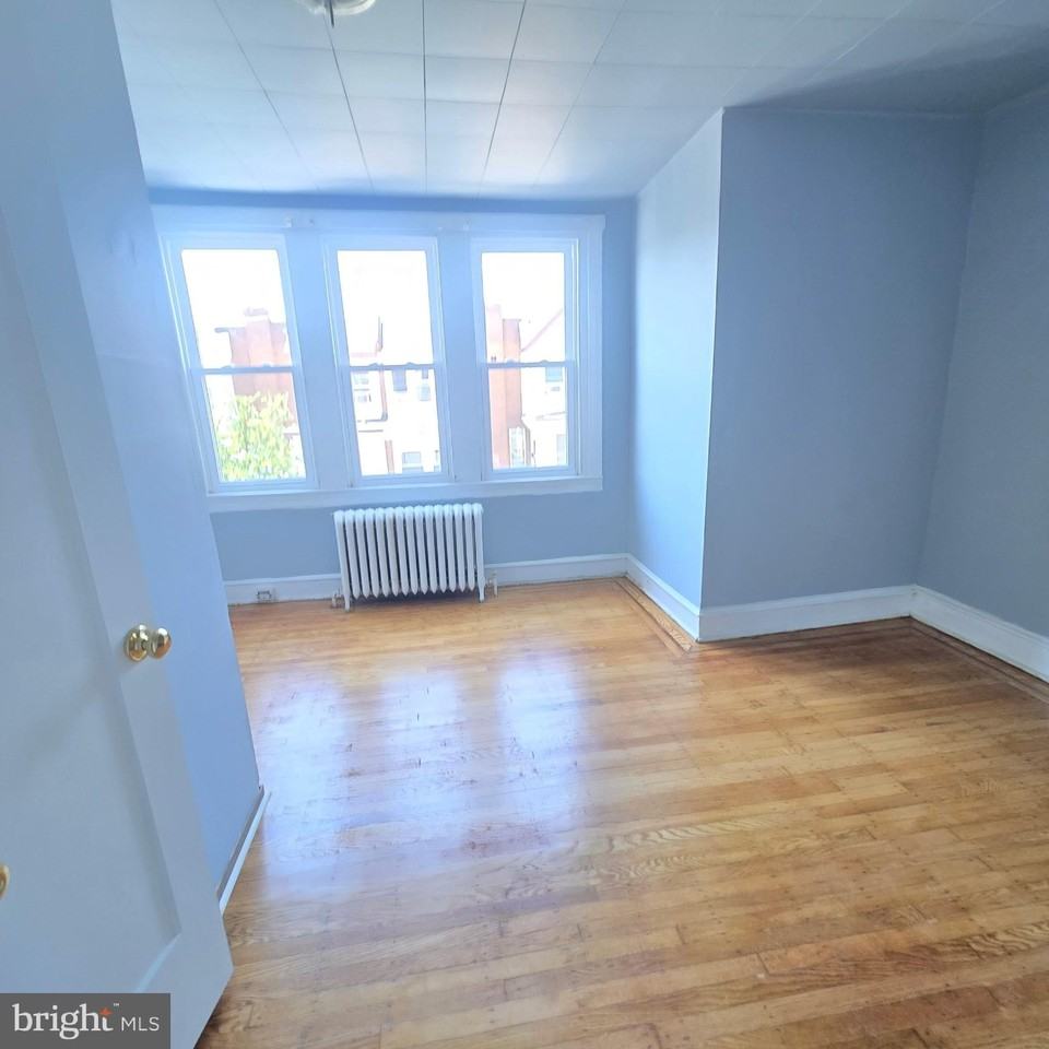 889 Marcella St - Photo 6 of 8