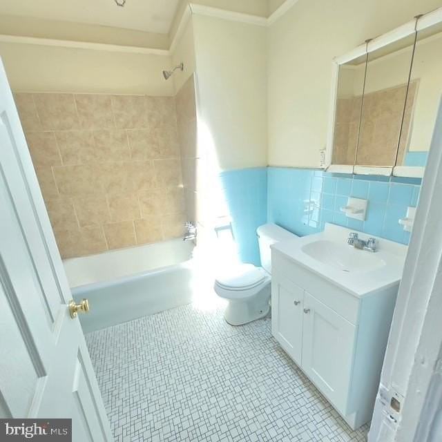 889 Marcella St - Photo 7 of 8