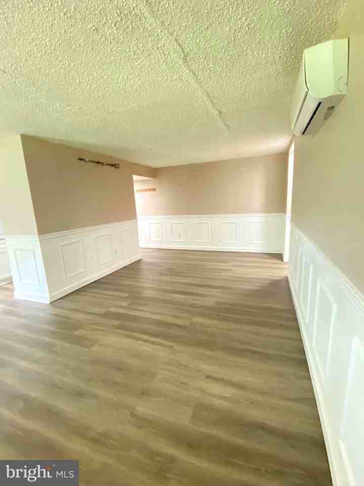 11030 Byberry Rd #E2 - Photo 4 of 17
