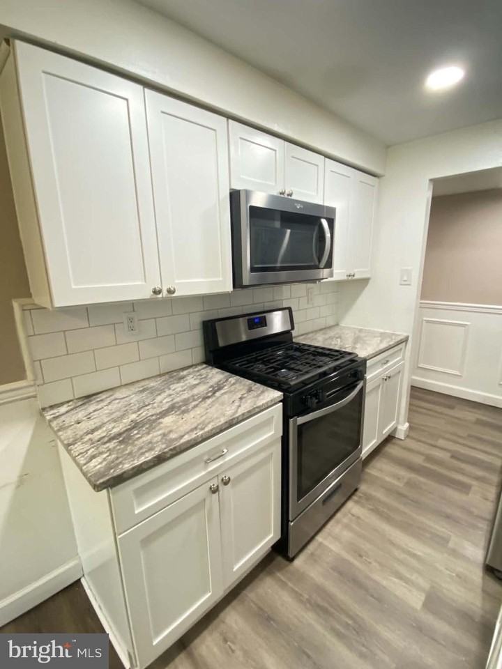 11030 Byberry Rd #E2 - Photo 5 of 17
