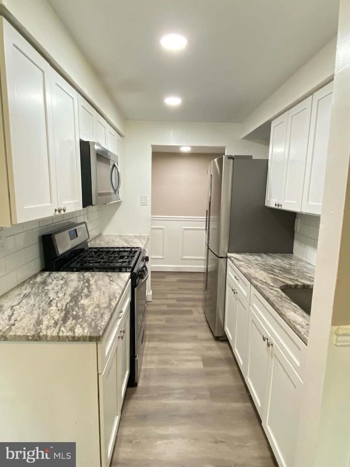 11030 Byberry Rd #E2 - Photo 6 of 17