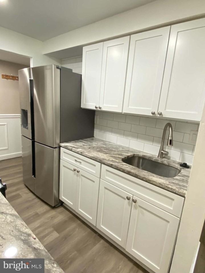 11030 Byberry Rd #E2 - Photo 7 of 17