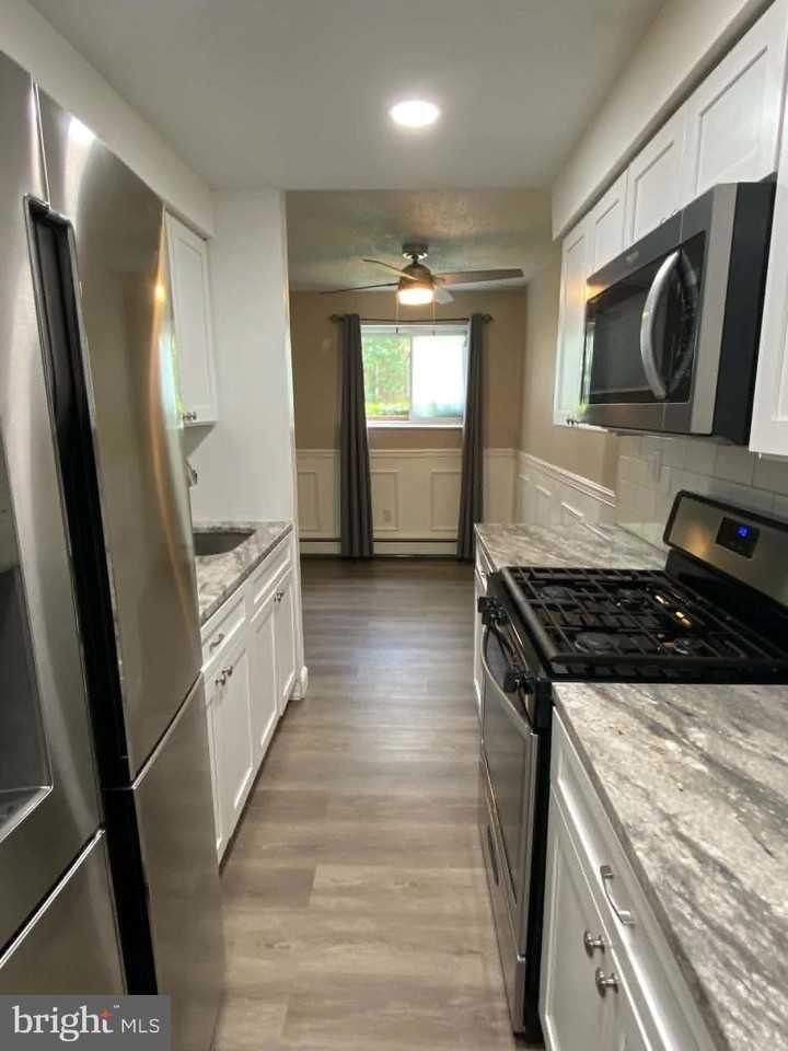 11030 Byberry Rd #E2 - Photo 4 of 17