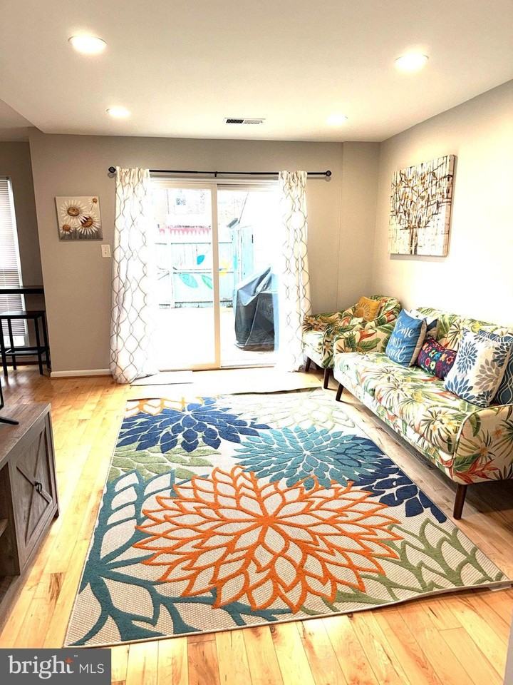 226 S Stevenson Sq - Photo 3 of 39