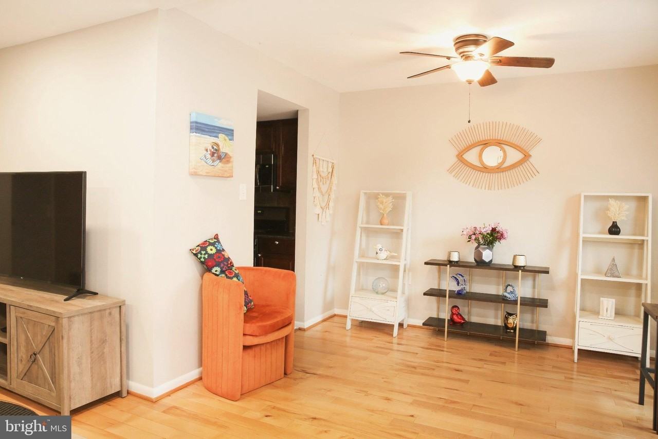 226 S Stevenson Sq - Photo 5 of 39