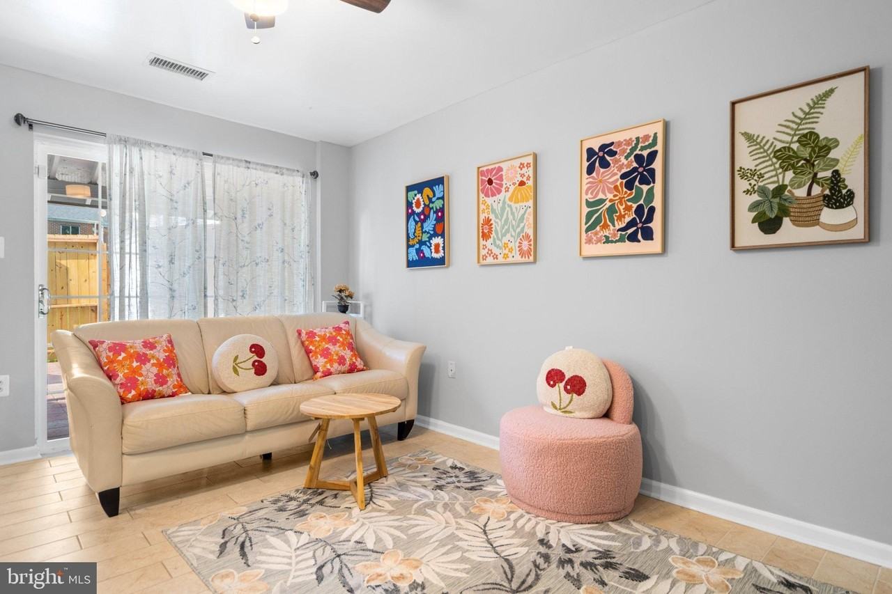 228 Stevenson Sq - Photo 2 of 50
