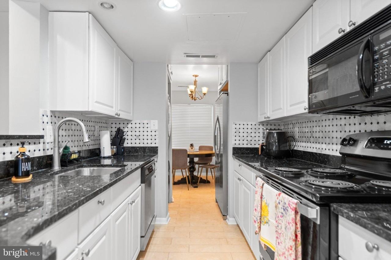 228 Stevenson Sq - Photo 7 of 50