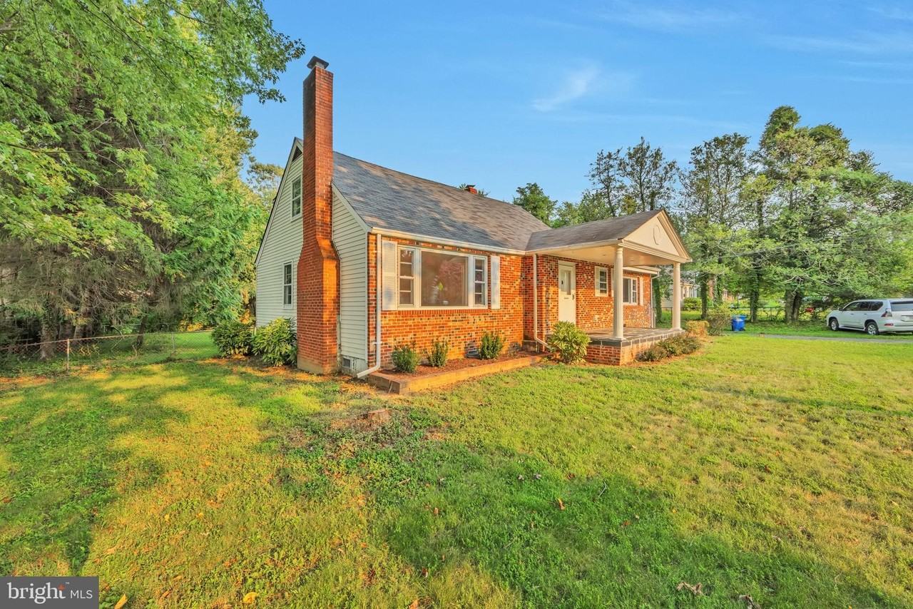 3307 Beechtree Ln - Photo 2 of 25