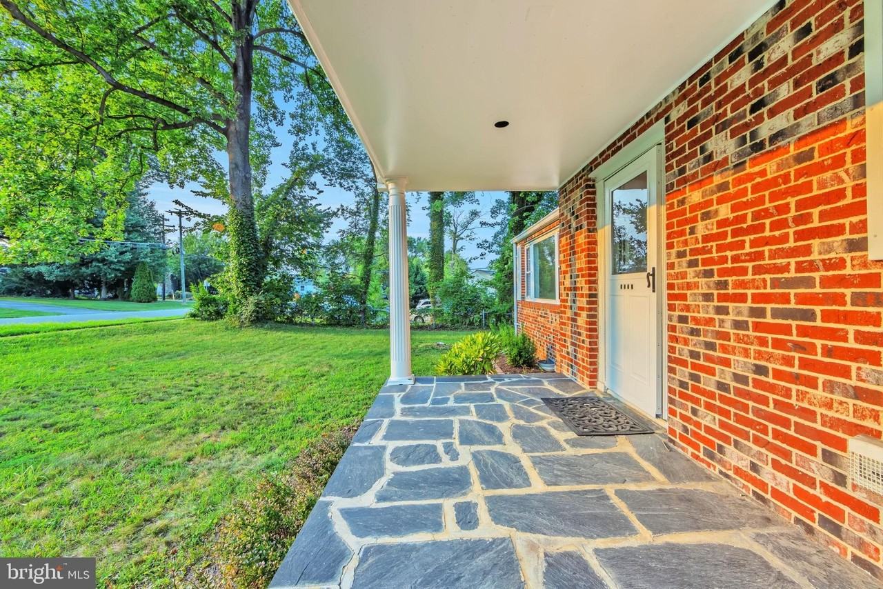 3307 Beechtree Ln - Photo 3 of 25