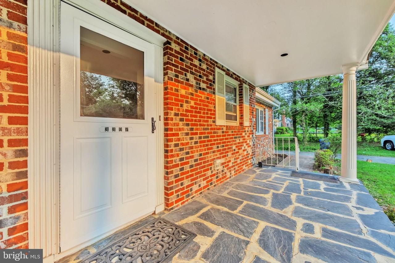 3307 Beechtree Ln - Photo 4 of 25