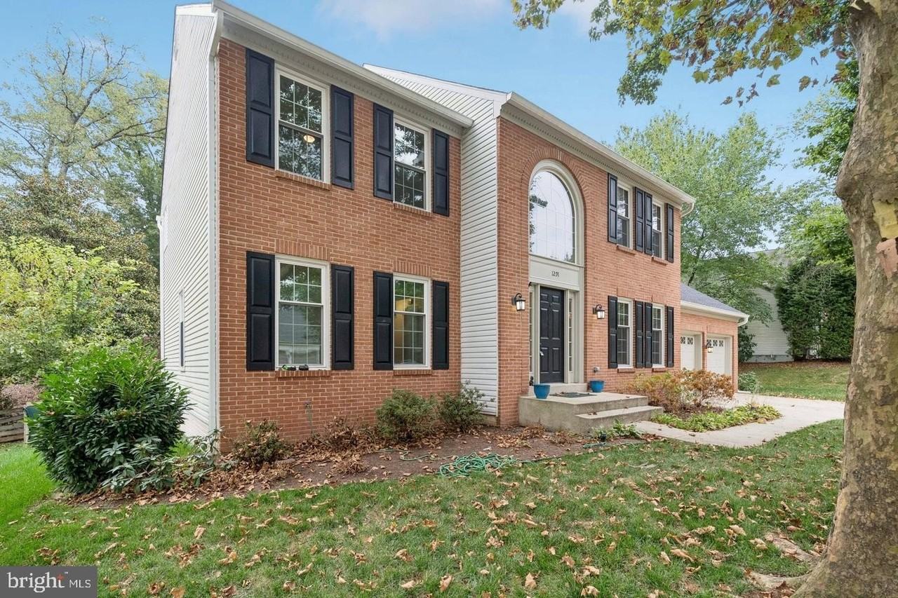1291 Mason Mill Ct - Photo 3 of 40