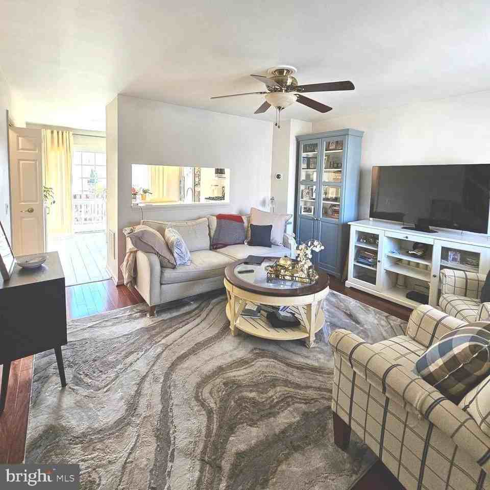 6552 Old Carriage Ln - Photo 2 of 33