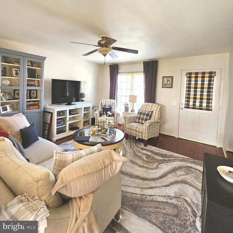 6552 Old Carriage Ln - Photo 3 of 33