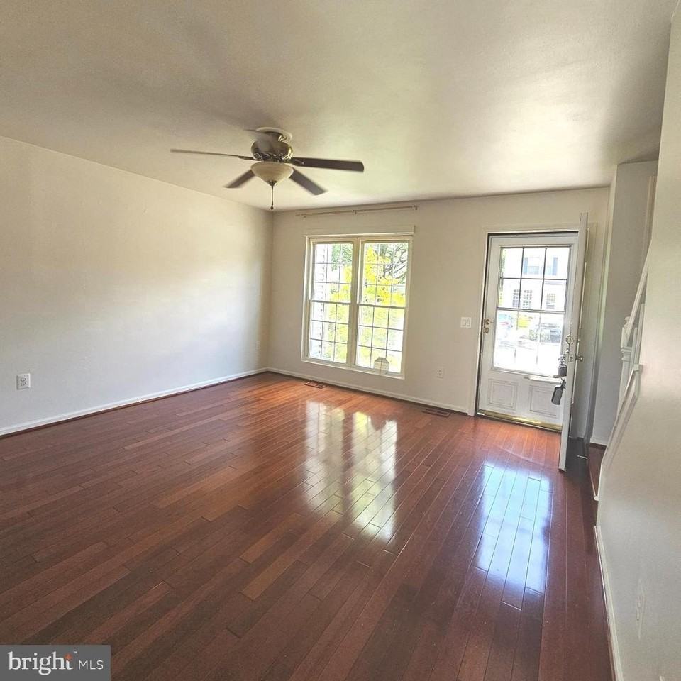 6552 Old Carriage Ln - Photo 5 of 33