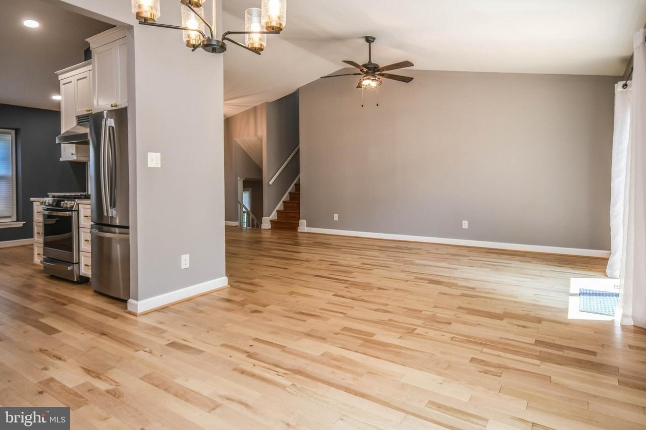 2511 Fallsmere Ct - Photo 4 of 50