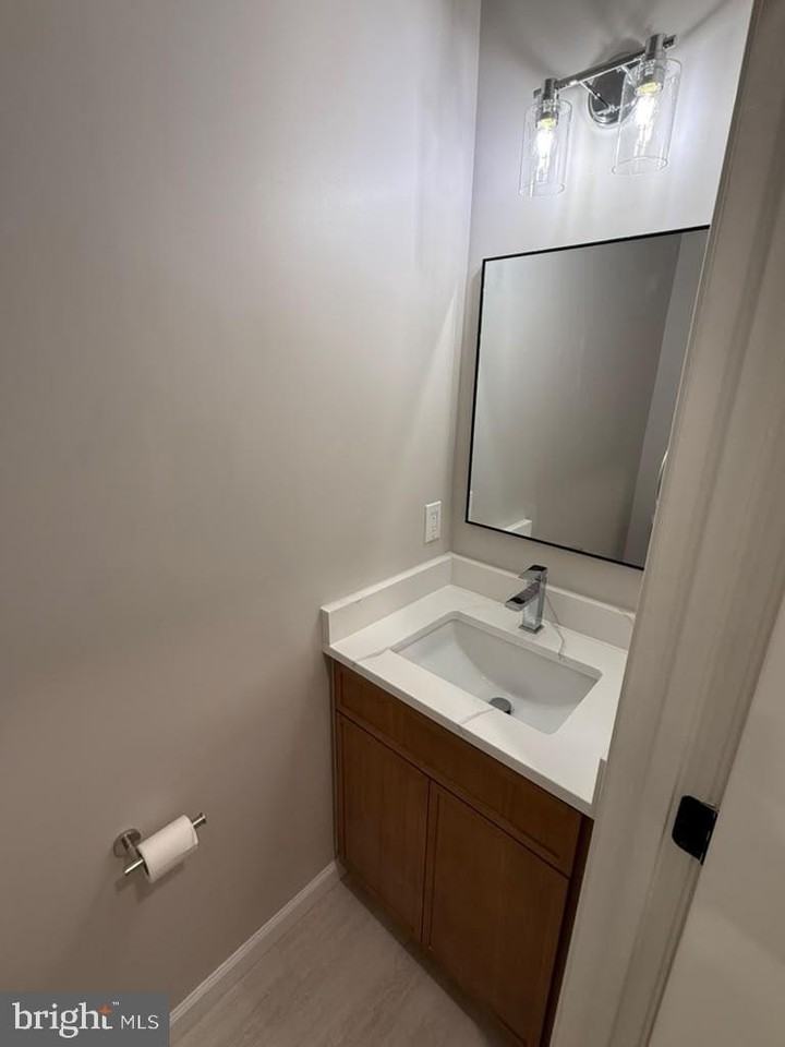 1716 Lake Shore Crest Dr #22 - Photo 4 of 12