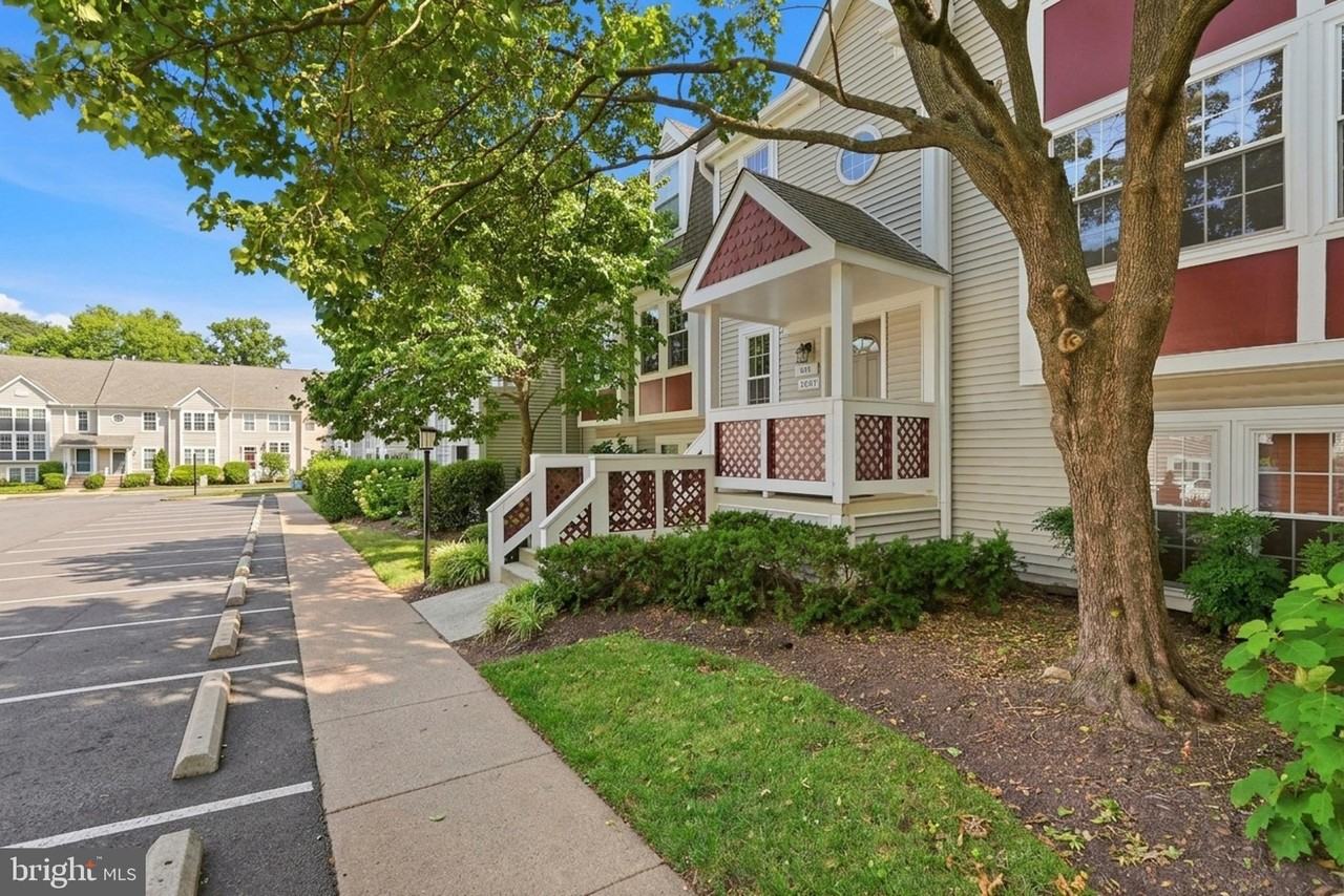12891 Grays Pointe Rd #12891B - Photo 2 of 23