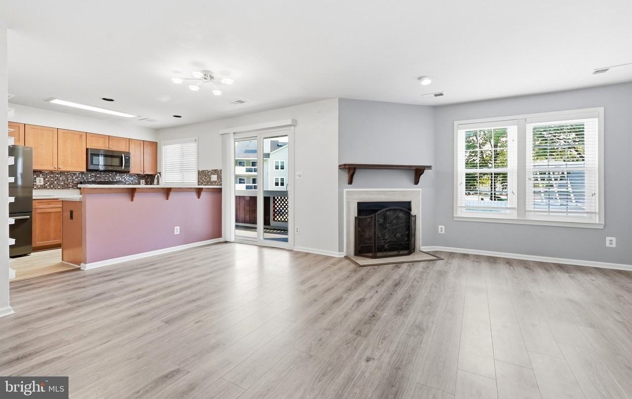 12891 Grays Pointe Rd #12891B - Photo 7 of 23