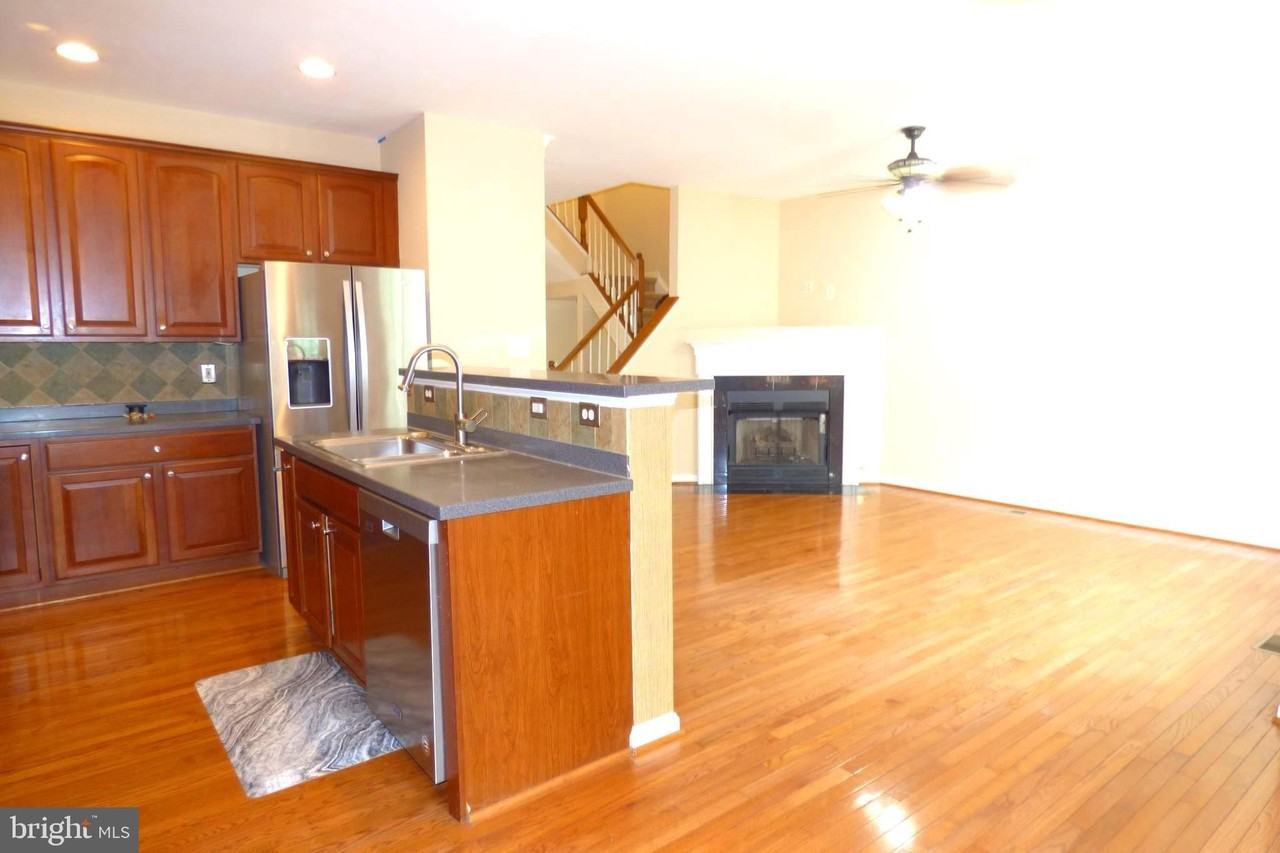 44286 Acushnet Ter - Photo 7 of 30