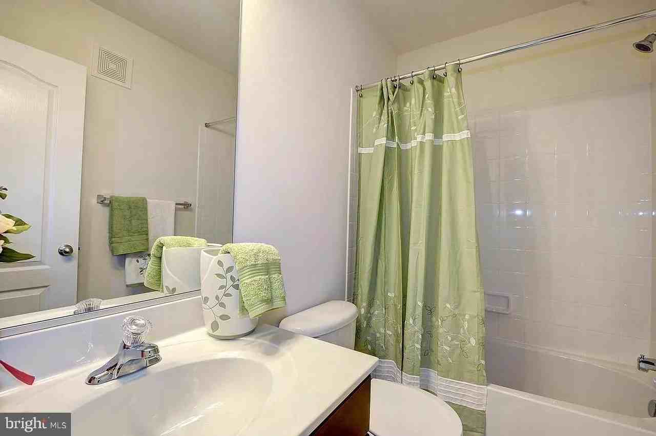 42541 Highgate Ter - Photo 5 of 7