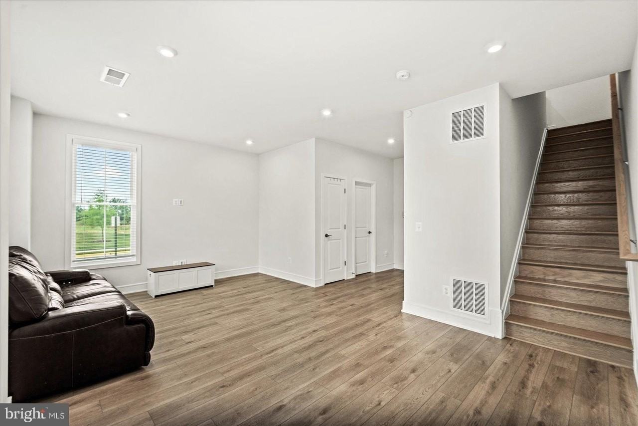 42086 Picasso Sq - Photo 2 of 30